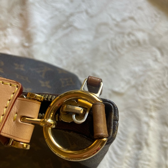 Louis Vuitton Sully MM Purse - Picture 9 of 12
